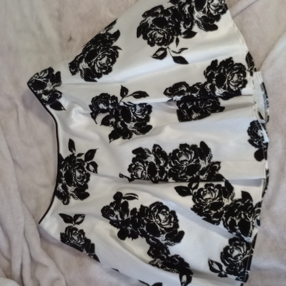 City triangles floral skirt